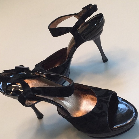 Salvatore Ferragamo Shoes - Picture 1 of 8